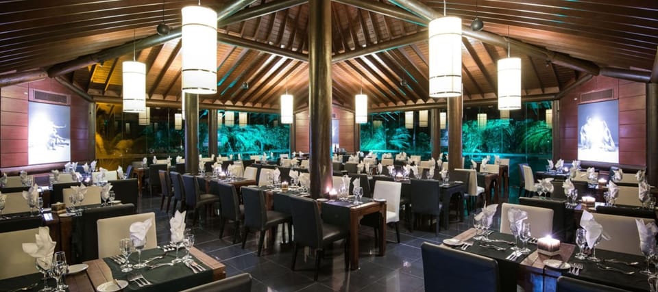 4 restaurants; breakfast, lunch, and dinner served