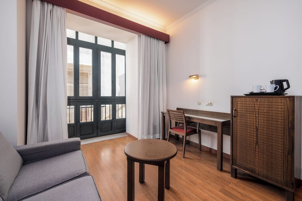 Superior Double Room | Minibar, in-room safe, desk, soundproofing
