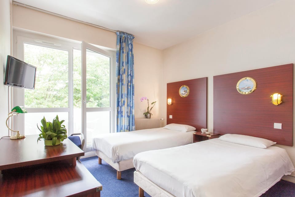 Comfort Twin Room | Desk, iron/ironing board, free WiFi, bed sheets