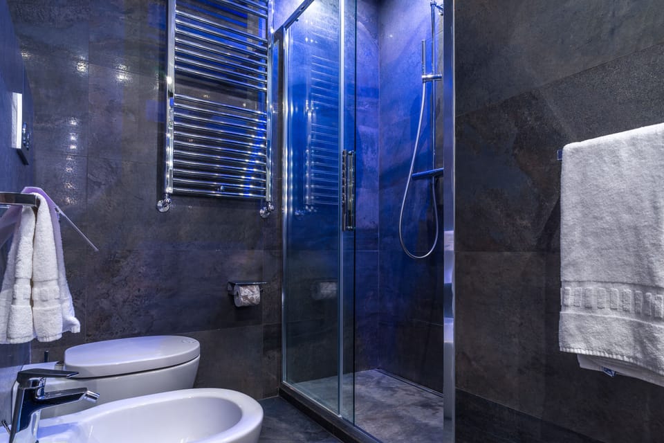 Superior Double Room, City View | Bathroom | Shower, free toiletries, hair dryer, bathrobes