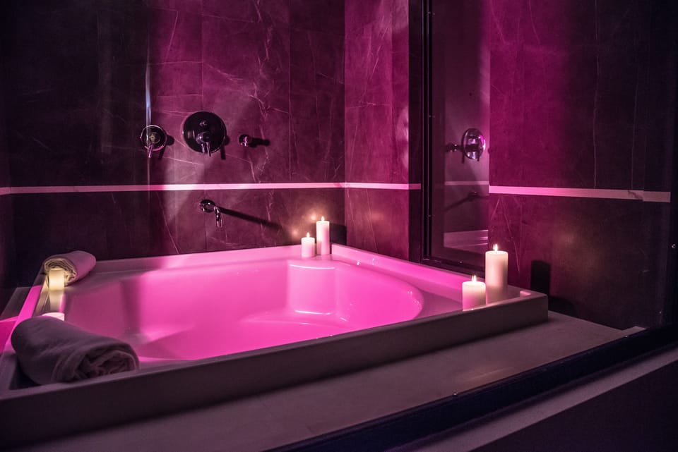 Deluxe Double Room | Deep soaking bathtub