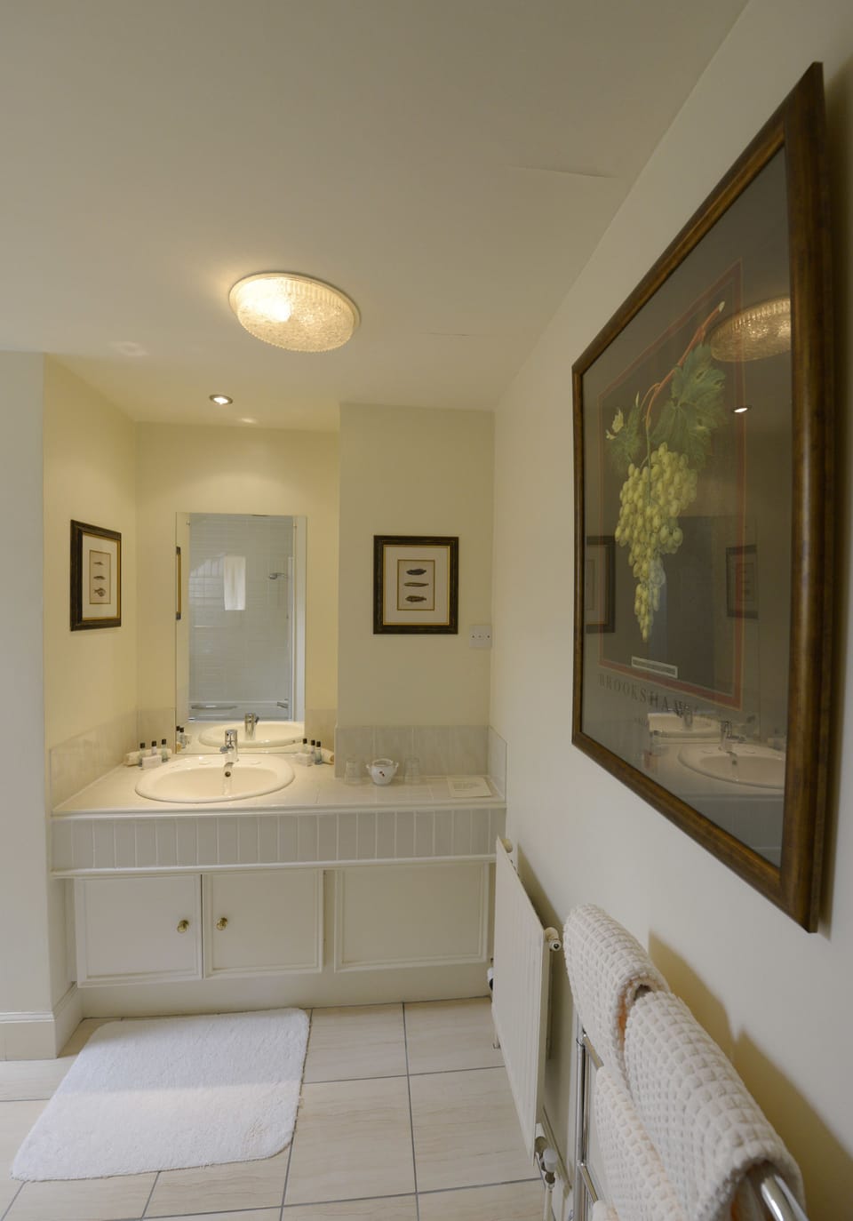 Standard Double or Twin Room (Cottage) | Bathroom | Free toiletries, hair dryer, towels