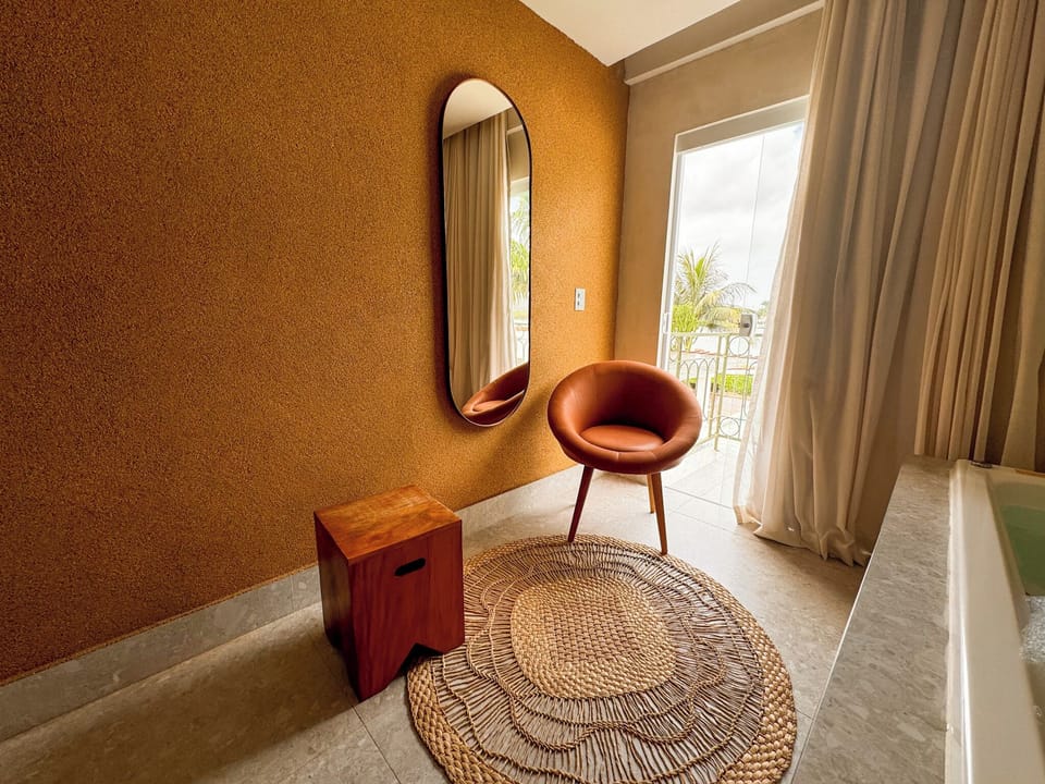 Premium Suite, Jetted Tub, Canal View | Minibar, laptop workspace, blackout drapes, iron/ironing board