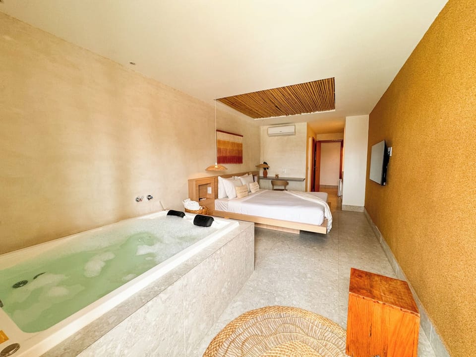 Premium Suite, Jetted Tub, Canal View | Minibar, laptop workspace, blackout drapes, iron/ironing board