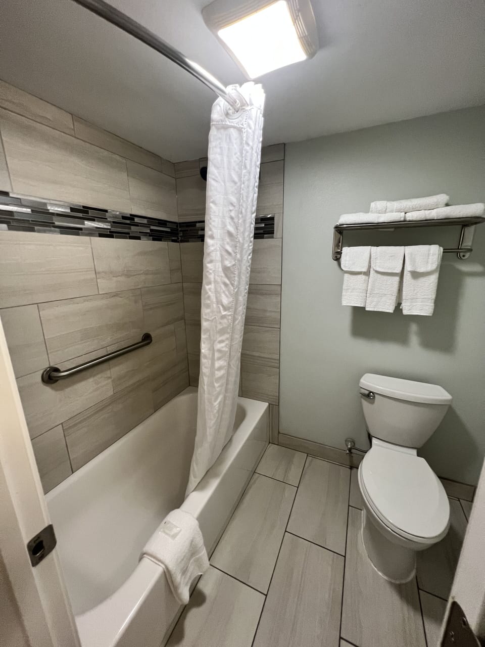 Iron/ironing board, WiFi (free), bed sheets