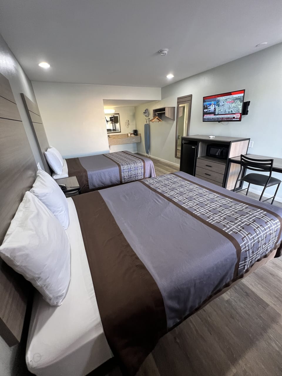 Iron/ironing board, WiFi (free), bed sheets