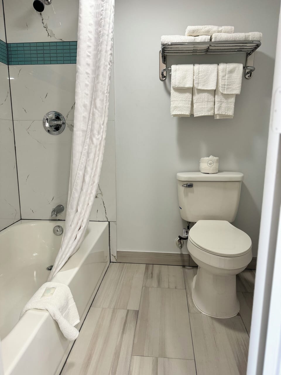 Combined shower/tub, deep soaking tub, hair dryer, towels