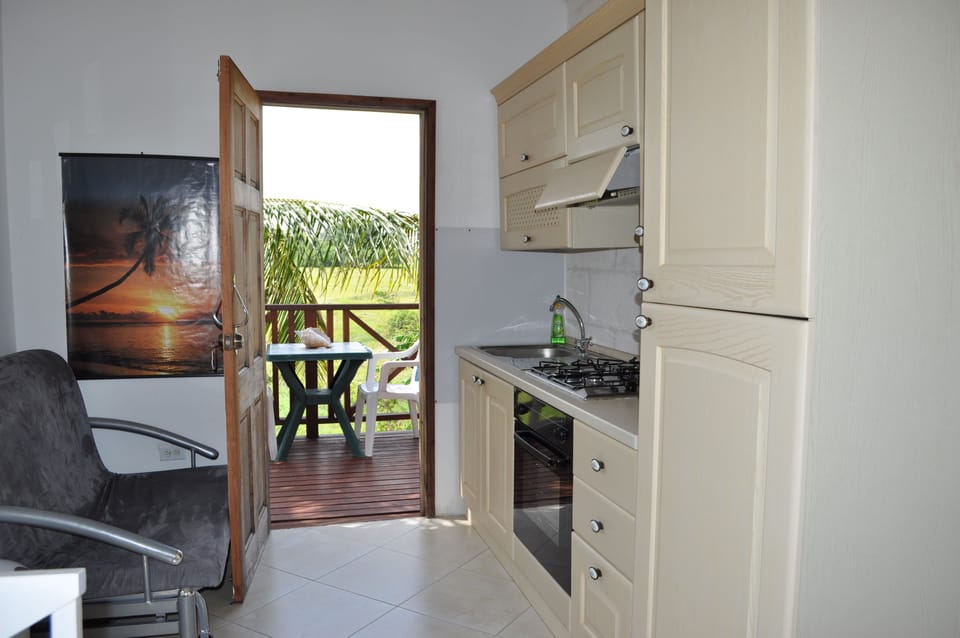 Studio, Garden View (White Coconut) | Private kitchen | Full-size fridge, oven, stovetop, coffee/tea maker