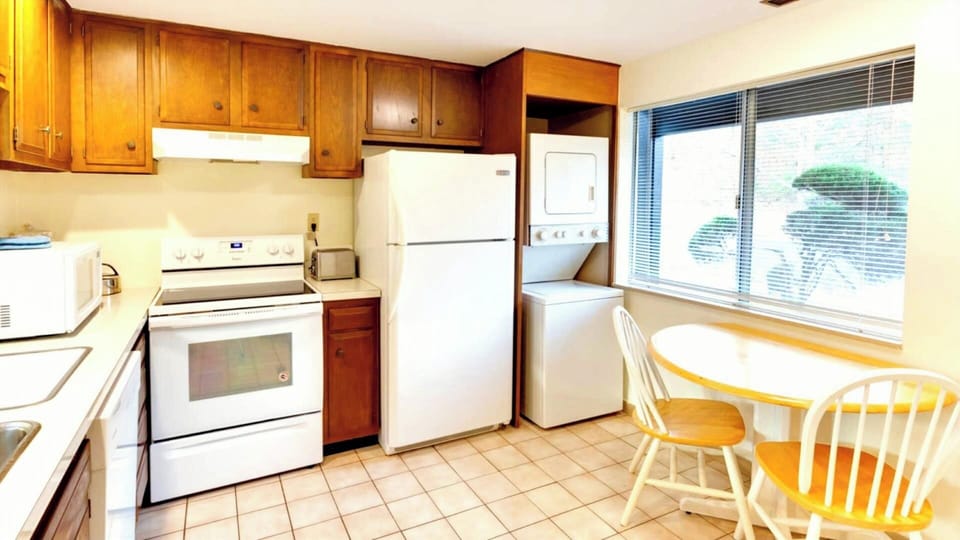 Standard Townhome, 2 Bedrooms, Non Smoking | Private kitchen | Coffee/tea maker, fridge, microwave, oven
