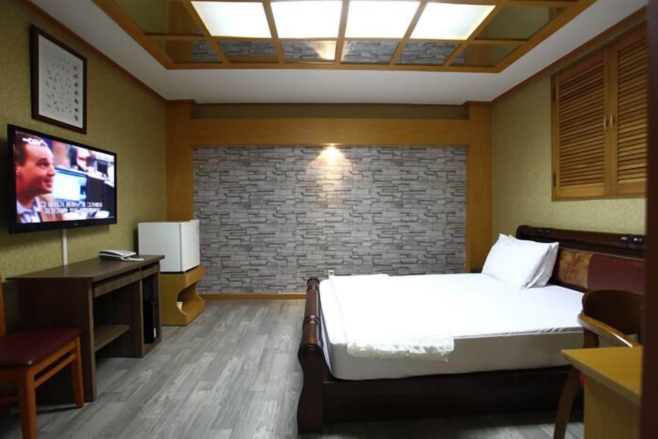 Deluxe Double Room | Free WiFi