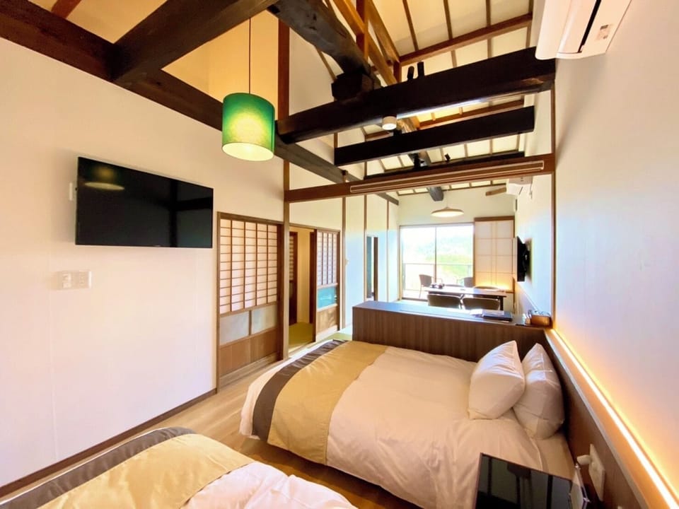 Luxury Twin Room, Mountain View | Down comforters, in-room safe, desk, laptop workspace