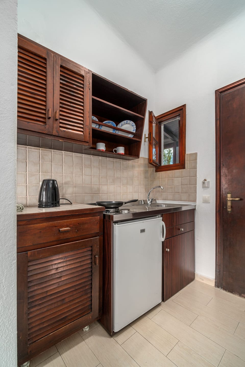 Studio, Sea View | Private kitchen | Mini-fridge, electric kettle, cleaning supplies, paper towels