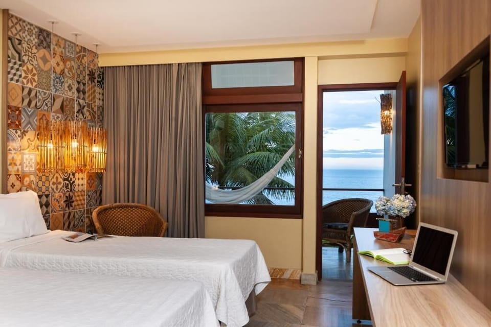 Suite Premium | Hypo-allergenic bedding, minibar, in-room safe, desk