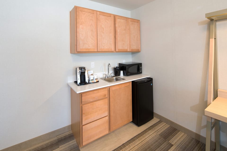 Down comforters, in-room safe, desk, laptop workspace