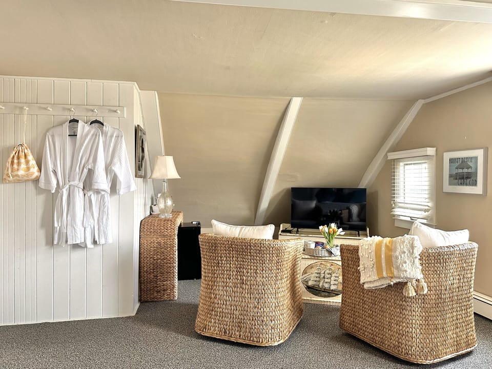 Ocean View King Room, Private Bathroom (across hallway) | Premium bedding, pillowtop beds, iron/ironing board, WiFi (free)