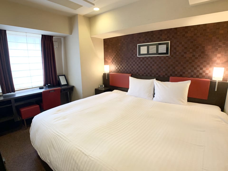 Desk, blackout drapes, free WiFi, bed sheets