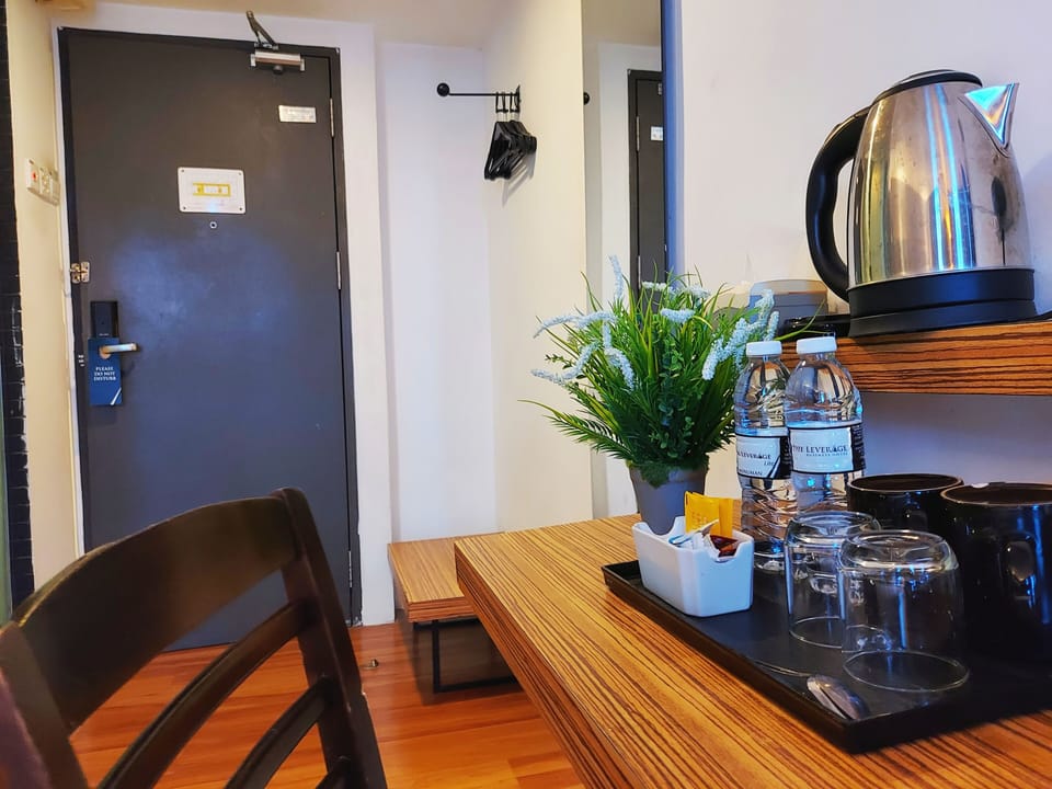 Superior King | Desk, free WiFi