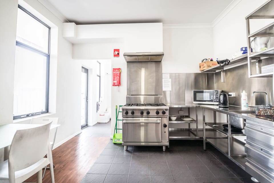 4 Bed Mixed Dorm | Private kitchenette | Full-size fridge, microwave, oven, stovetop