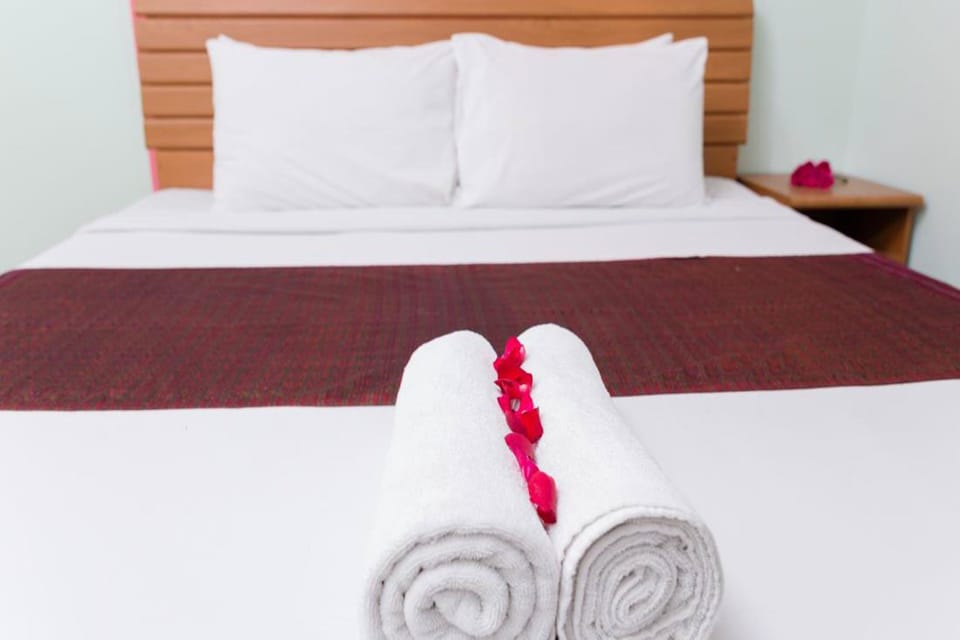 Standard Double Room, 1 King Bed, Non Smoking, Private Bathroom | Desk, free WiFi