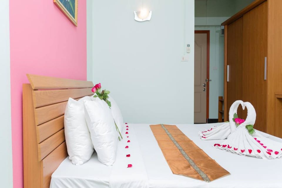 Standard Double Room, 1 King Bed, Non Smoking, Private Bathroom | Desk, free WiFi