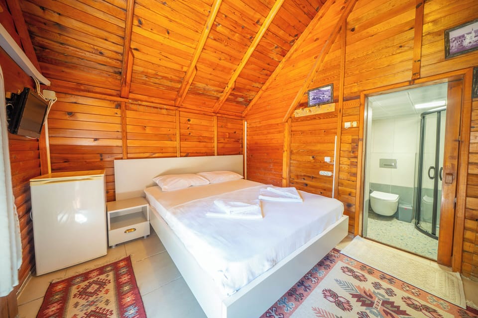 Classic Tree House, 1 Bedroom, Non Smoking, Garden View | Premium bedding, in-room safe, desk, laptop workspace