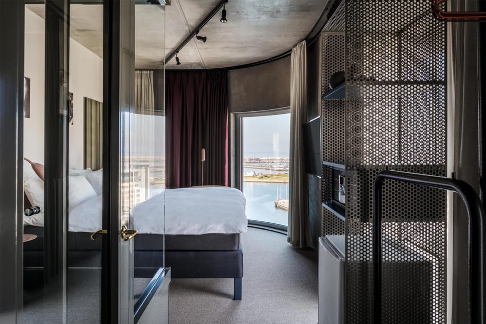 Deluxe Room, 1 King Bed, Ocean View | Premium bedding, in-room safe, blackout drapes, soundproofing