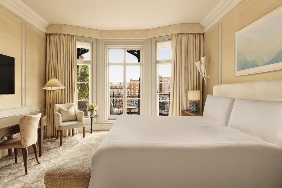 Claridge's Terrace Suite | Premium bedding, free minibar items, in-room safe