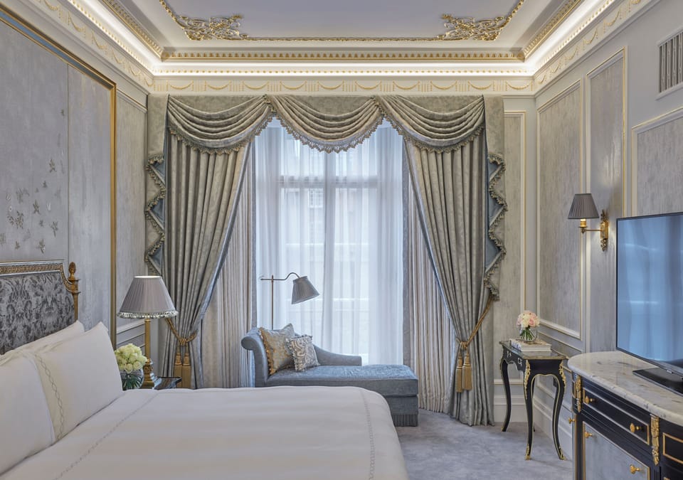 Mayfair Suite | Premium bedding, free minibar items, in-room safe