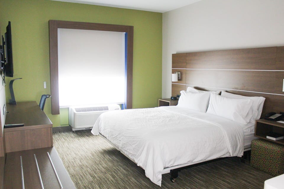 Hypo-allergenic bedding available, in-room safe, desk, blackout drapes