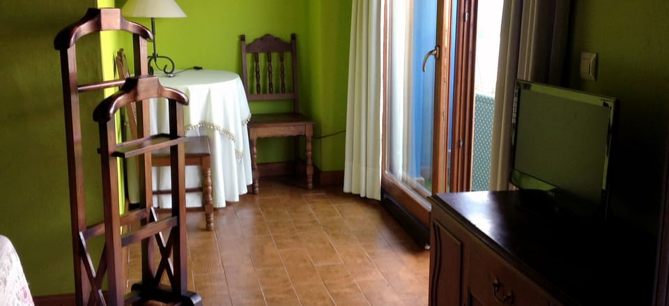 Superior Double or Twin Room | Desk, blackout drapes, free cribs/infant beds, rollaway beds