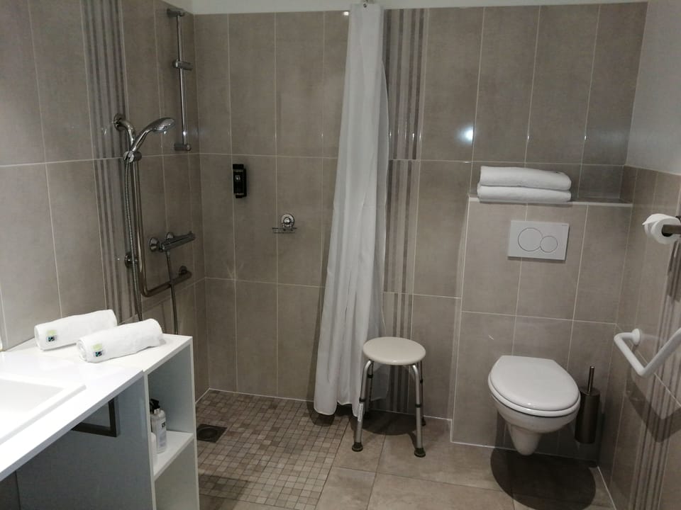 Double Room | Accessible bathroom