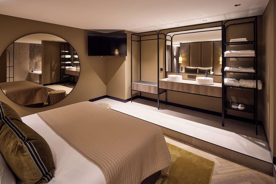 Family Suite, Multiple Beds | Desk, laptop workspace, free WiFi, bed sheets