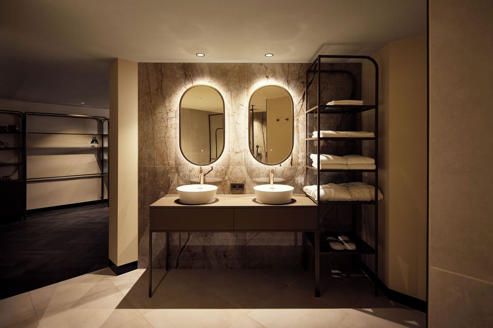 Deluxe Suite | Desk, laptop workspace, free WiFi, bed sheets
