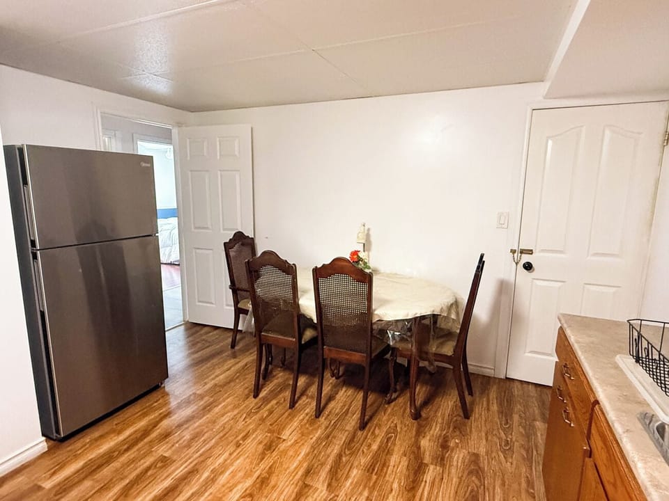 Family Apartment, 2 Bedrooms | In-room dining