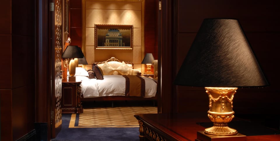 Premium bedding, down comforters, minibar, in-room safe