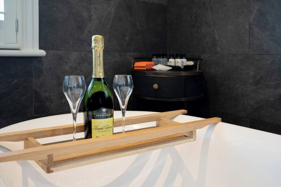Signature Duplex, 1 King Bed | Bathroom | Combined shower/tub, free toiletries, hair dryer, towels
