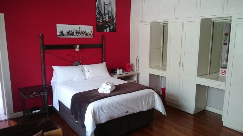 1 bedroom, desk, iron/ironing board, WiFi