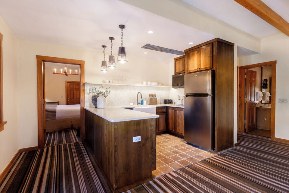Executive Suite, Multiple Beds (Two Bedroom Presidential Suite) | Private kitchen | Fridge, microwave, coffee/tea maker