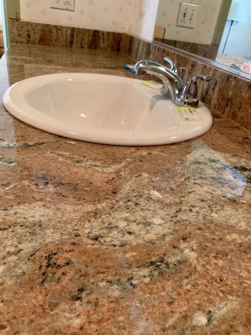 Standard Room, 1 Queen Bed | Bathroom sink
