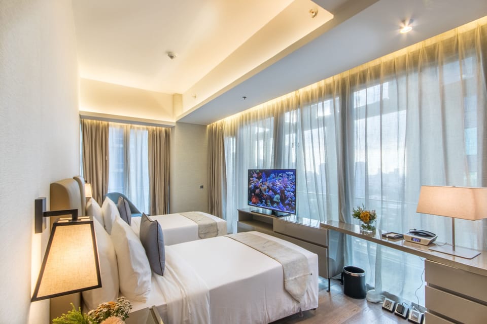 Executive Suite, 2 Bedrooms | Minibar, in-room safe, desk, blackout drapes