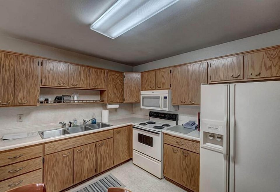 3 Bedroom Cabin  | Private kitchen | Fridge, microwave, coffee/tea maker
