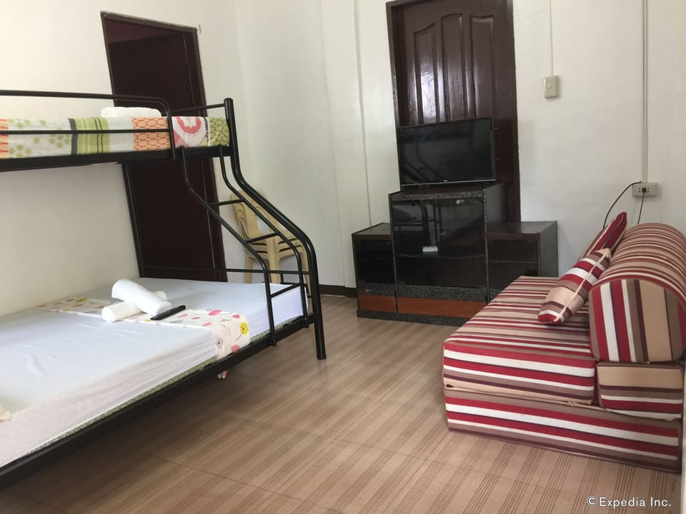 Family Studio | Free WiFi, bed sheets