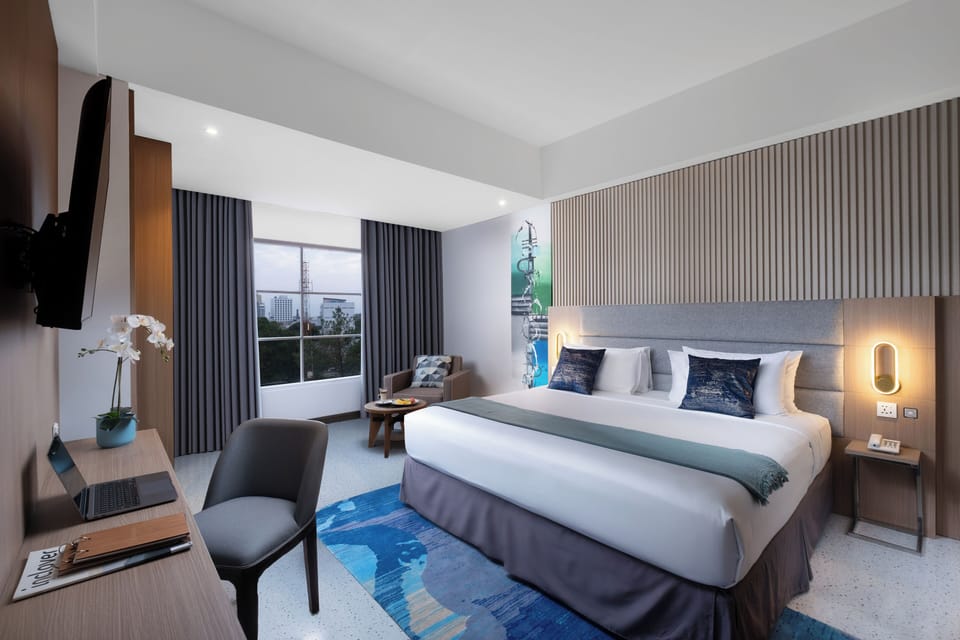 Premier Suite | Desk, laptop workspace, rollaway beds, free WiFi