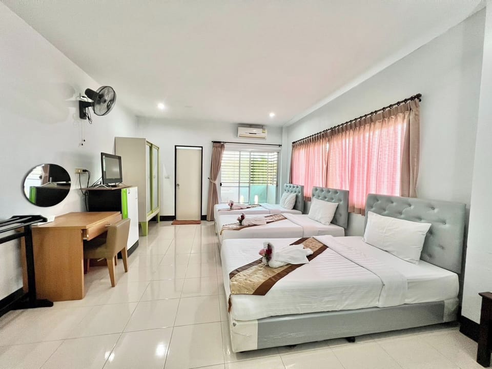 Triple Room | Desk, blackout drapes, free WiFi, bed sheets