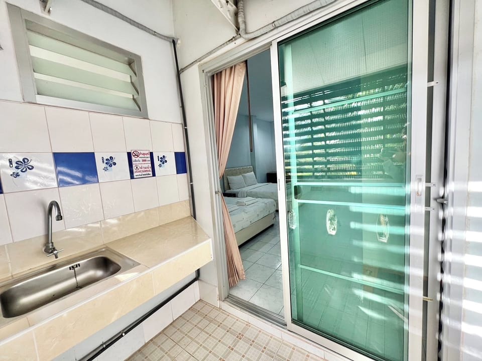 2 Queen Beds Room | Bathroom | Shower, rainfall showerhead, free toiletries, slippers
