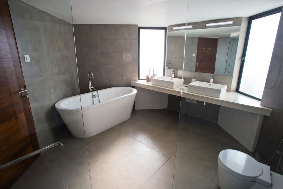 5 bedrooms, premium bedding, desk, iron/ironing board