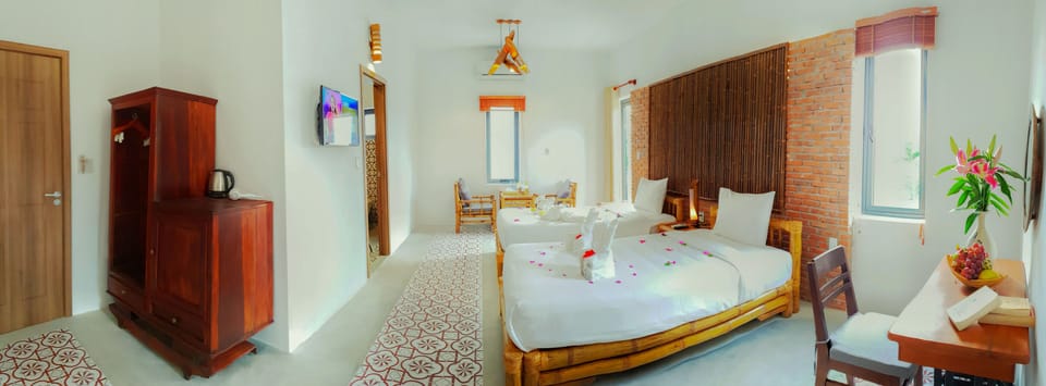 Deluxe Quadruple Room, 2 Bedrooms, Connecting Rooms | Minibar, desk, soundproofing, free WiFi