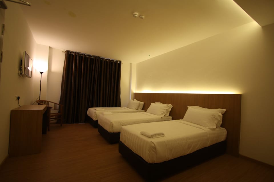 Triple Single Standard, No Windows | Desk, iron/ironing board, free WiFi