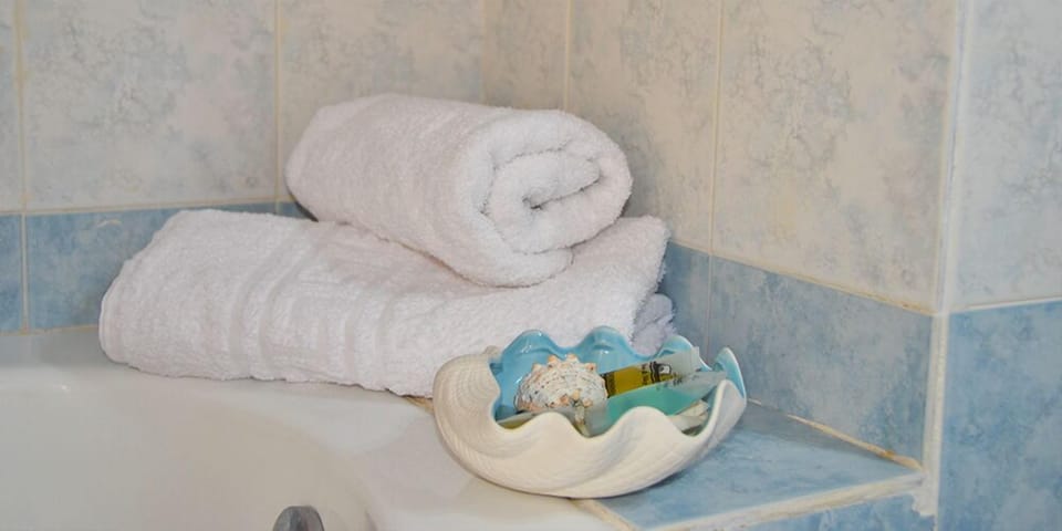 Deluxe Apartment, 1 Bedroom, Garden Area | Bathroom | Bathtub, free toiletries, hair dryer, bathrobes