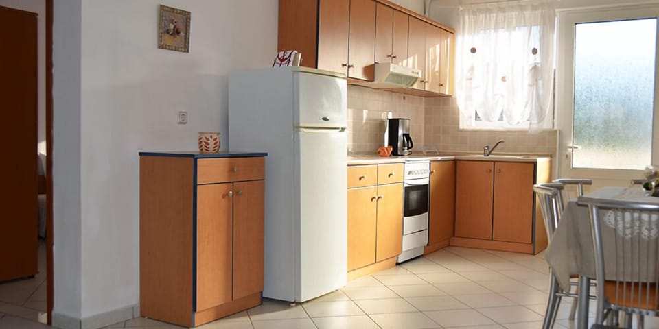 Deluxe Apartment, 1 Bedroom, Garden Area | Private kitchen | Full-size fridge, oven, stovetop, espresso maker
